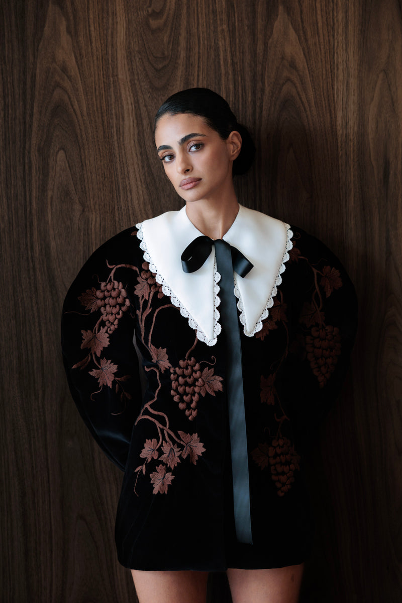 Vine blossom collar
