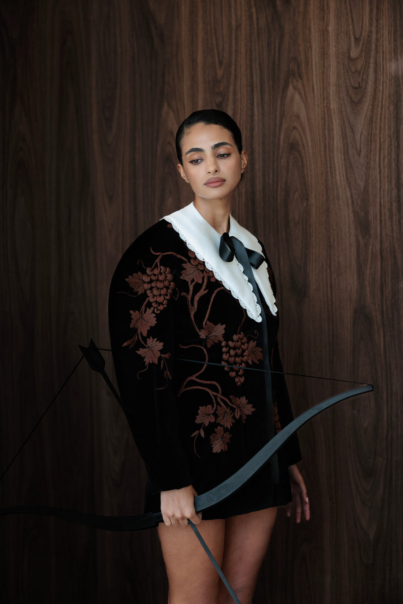 Vine blossom collar