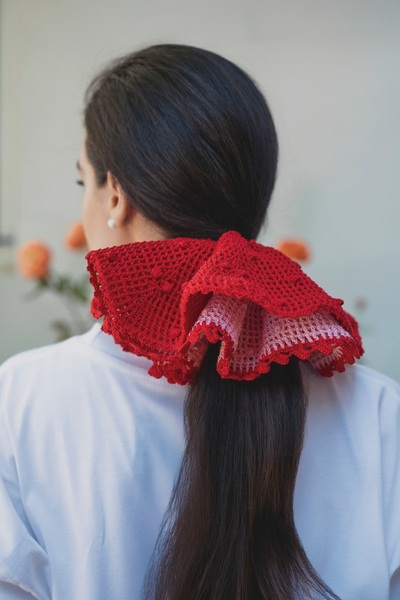 A rose crochet band