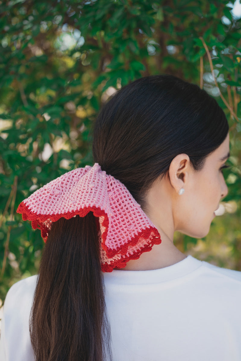 A rose crochet band